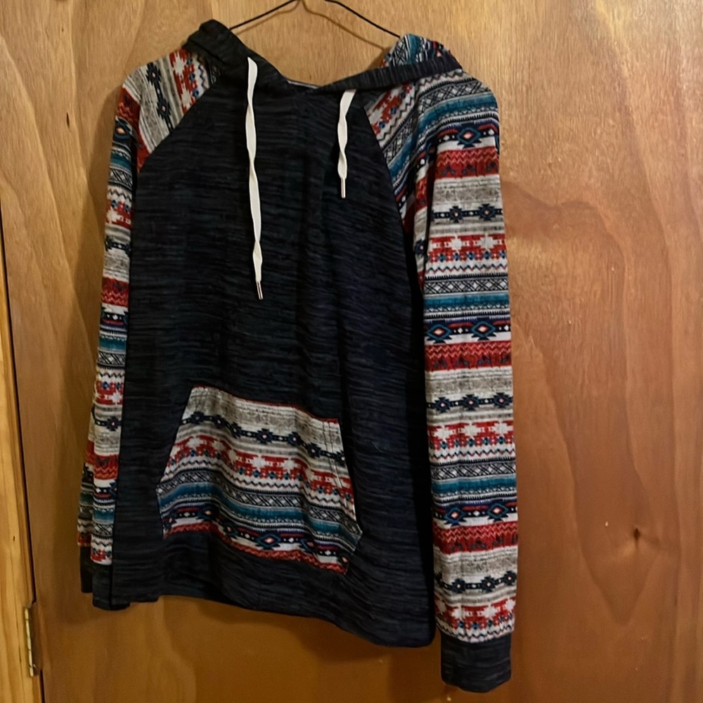 Aztec Sweatshirt. Size Large.